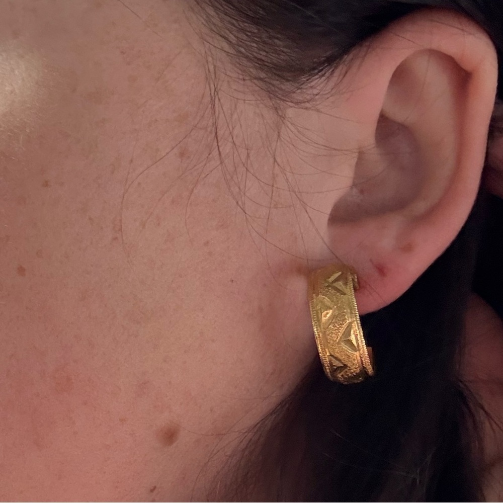 Vintage Napier Gold Toned Hoop Clip On Earrings - Picture 4 of 6